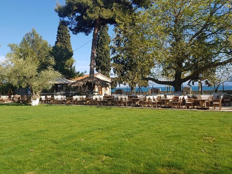 Nisi Glamping Hotel Rahón-part Kültér fotó