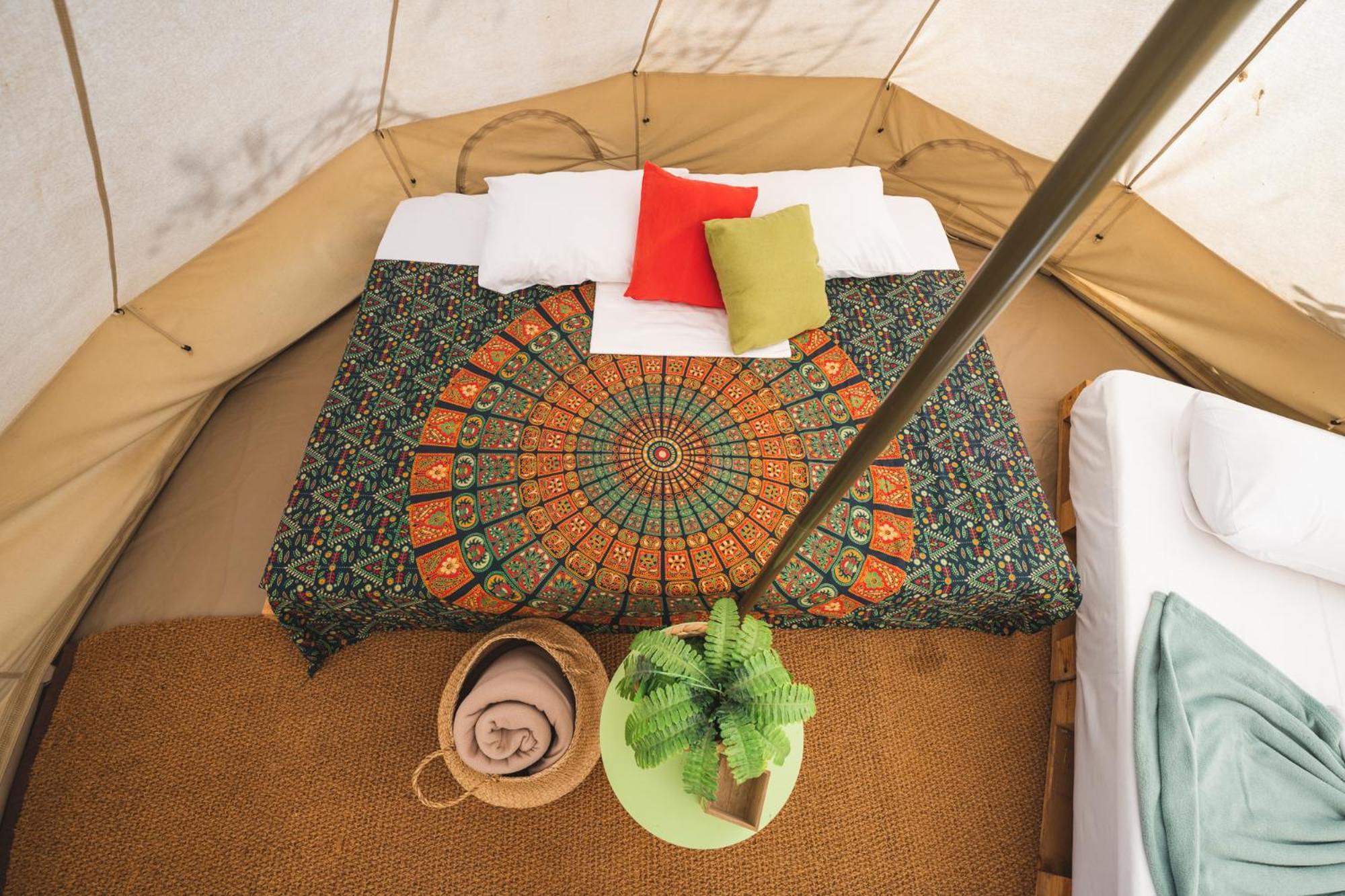 Nisi Glamping Hotel Rahón-part Szoba fotó