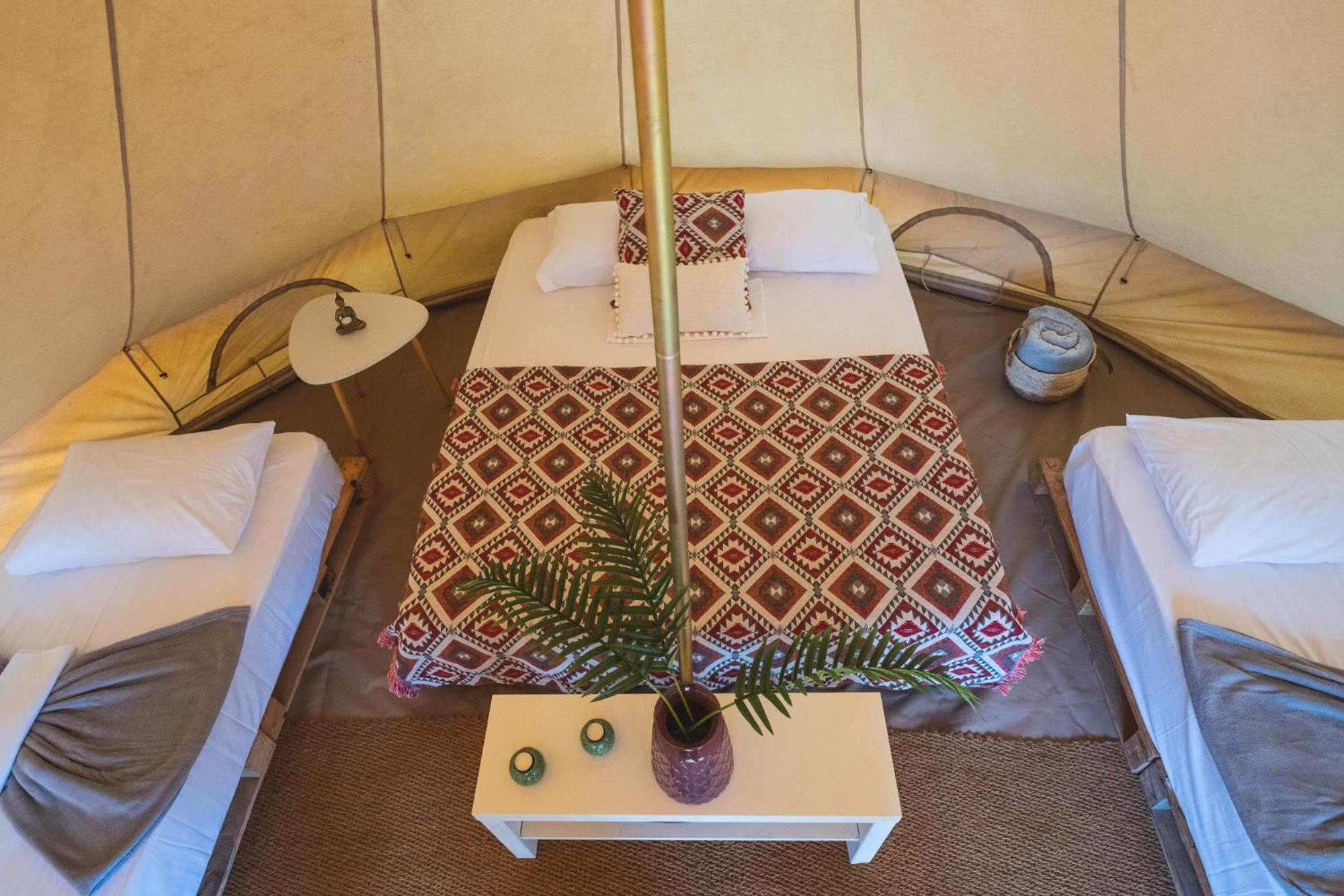 Nisi Glamping Hotel Rahón-part Szoba fotó