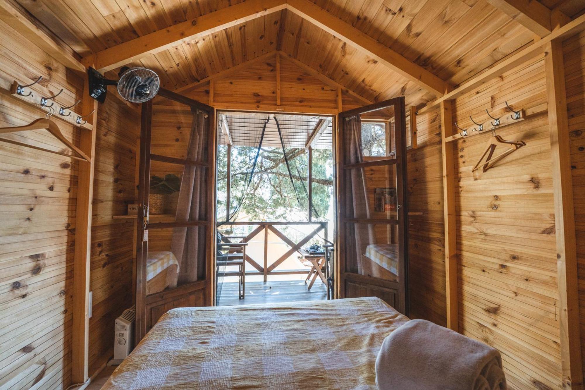 Nisi Glamping Hotel Rahón-part Szoba fotó