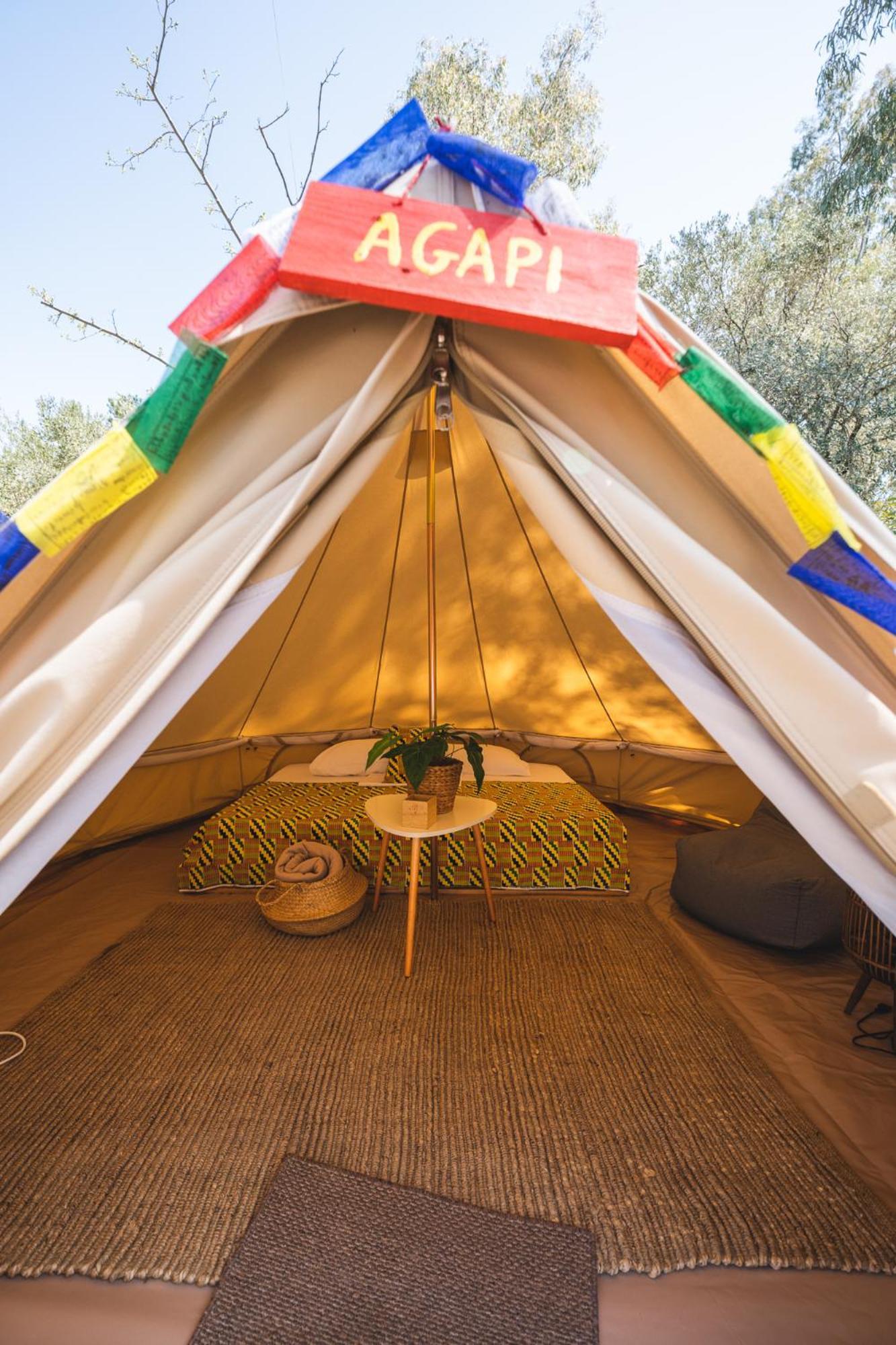 Nisi Glamping Hotel Rahón-part Szoba fotó